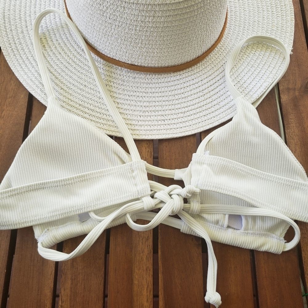 ❤White Keyhole Swimtop - Picture 2 of 5